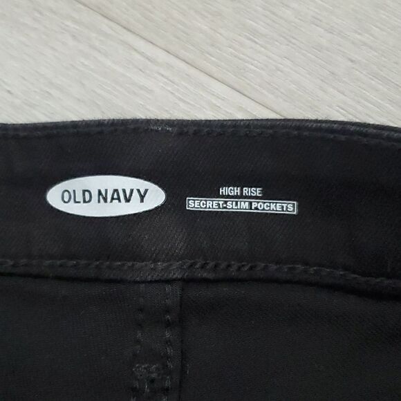 Old Navy, High Rise,  Womans, Black, button front Shorts, NWT, Size 6 - Picture 3 of 5